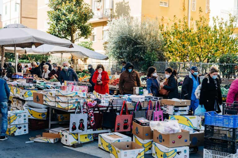 Maroko: Przewodnik po miastach i atrakcjach 1 Photo Marketplace