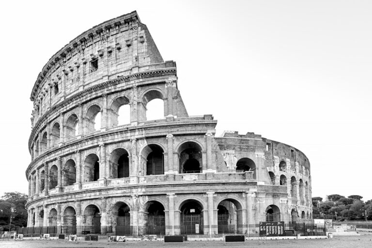 Top 10 atrakcji turystycznych w Rzymie 1 Photo 1 Colosseum 2 Vatican 3 Pantheon 4 Trevi Fountain 5 Roman Forum 6 Spanish Steps 7 Piazza Navona 8 Castel SantAngelo 9 St Peters Basilica 10 Piazza Venezia