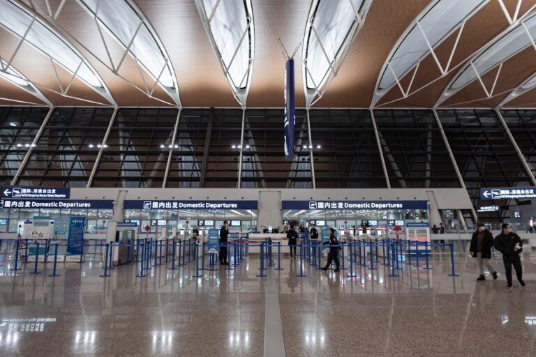 Jak przygotować się do podróży samolotem? 1 Photo Airport security
