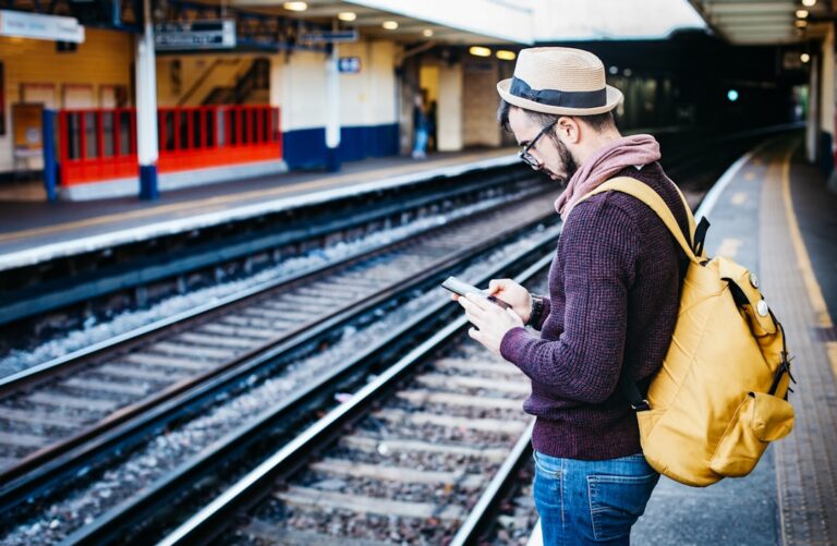 Najlepsze aplikacje dla samotnych podróżników 1 Photo Travel app