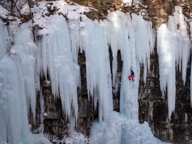Photo Ice climbing