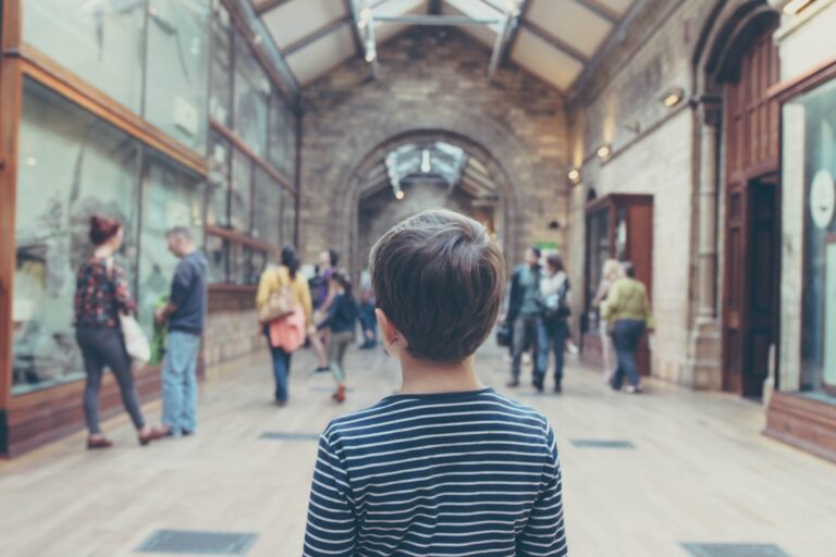 Biura podróży: Kulturowe wakacje dla rodzin 1 Photo Family at museum