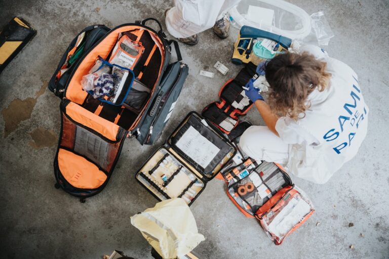 Podróżowanie solo: Zdrowie w podróży 1 Photo First-aid kit