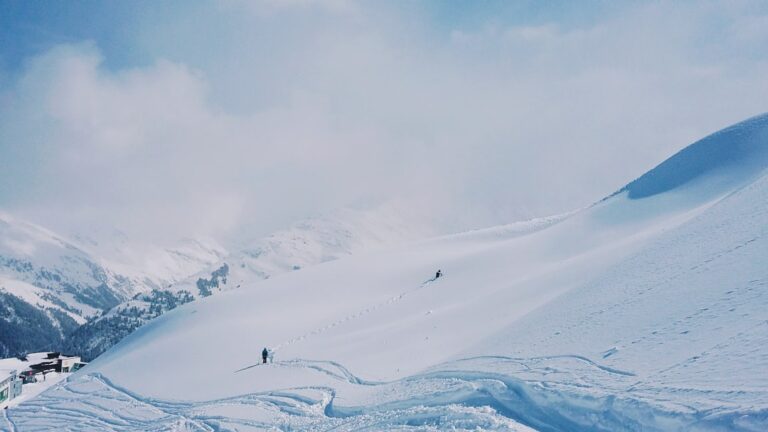 Photo Snowboarder on slope